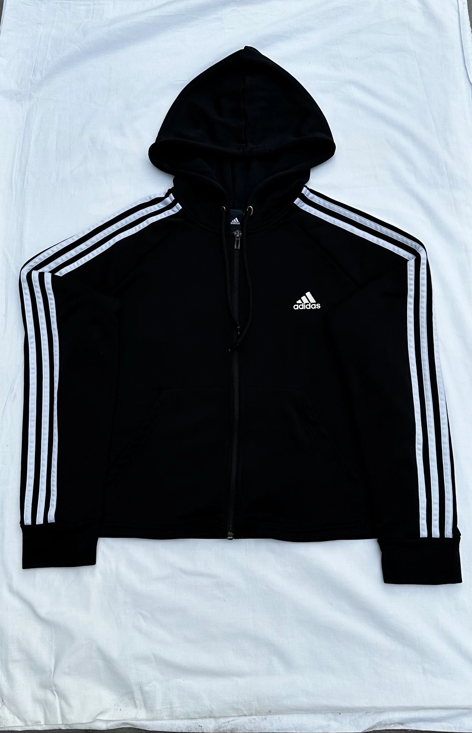 Adidas chaqueta con capucha, talla L original 3 rayas